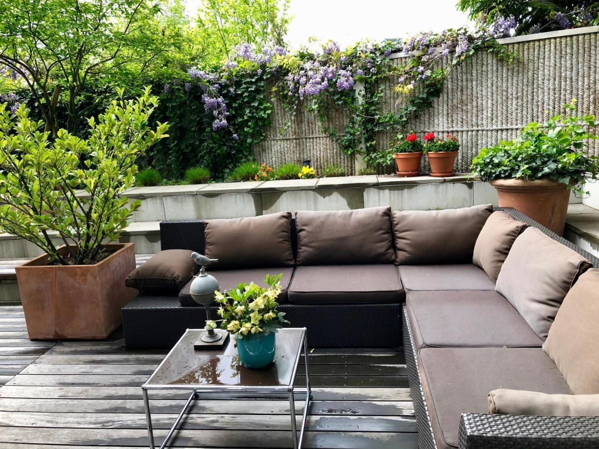 Eclectic Garden In A Quiet Residential Area Apartamento *